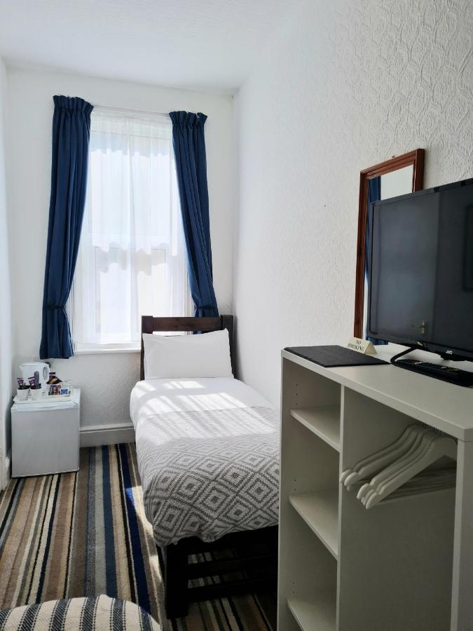 Beverley Dean - Children Over 5 Years Welcome - Continental Breakfast 3* Blackpool
